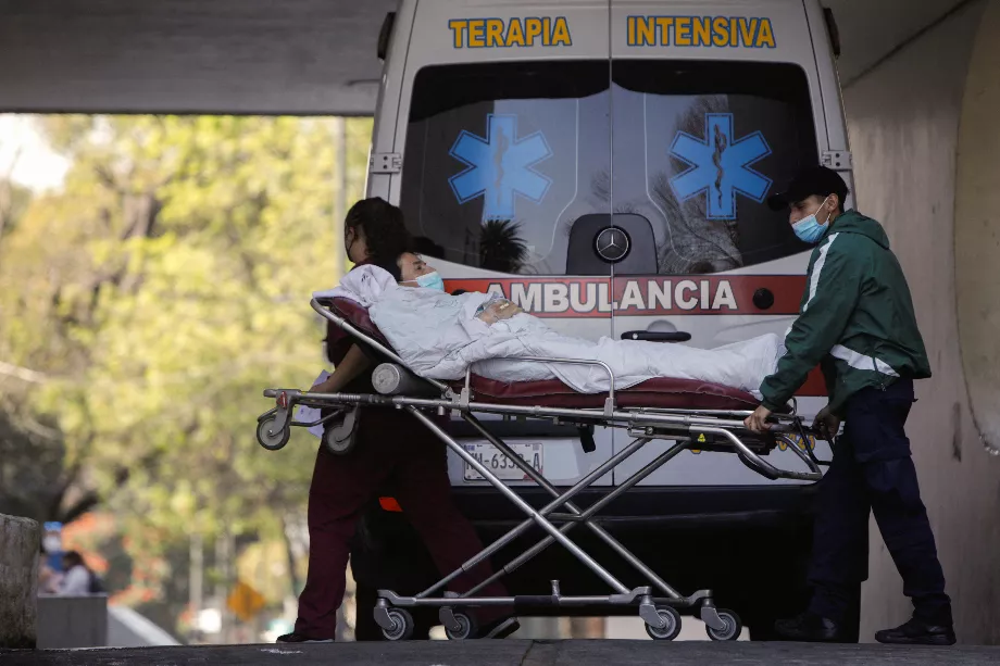 Le Mexique, le Pérou et la Bolivie figuraient parmi les pays ayant les pires performances en termes d'espérance de vie à la naissance et d'augmentation de la surmortalité due au COVID (REUTERS/Luis Cortes)
